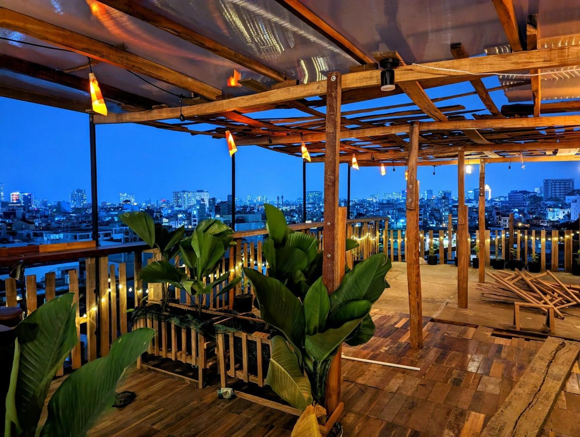 The GK House: Eco-Friendly Central Hostel with Rooftop Views Ho Chi Minh City Exterior photo
